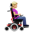 Женщина в электрическом кресле-коляске лицом вправо: светлый тон кожи