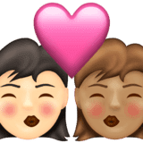 Эмодзи 👩🏻‍❤️‍💋‍👩🏽 Emojipedia