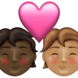 Эмодзи 🧑🏿‍❤️‍💋‍🧑🏽 Emojipedia